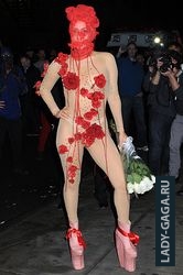 На свой день рождения певица выбрала не очень скромный наряд На свой день рождения певица выбрала не очень скромный наряд
